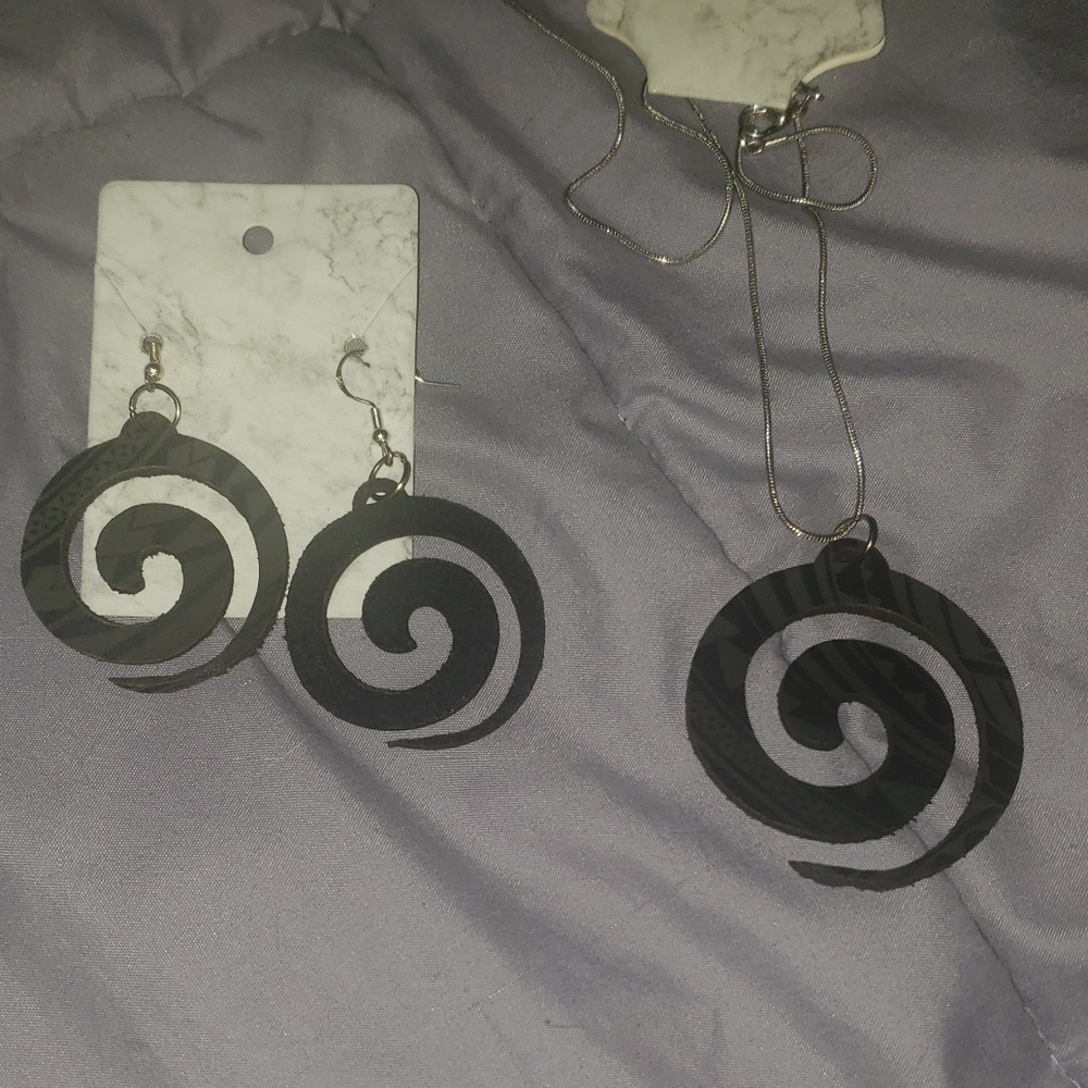 Black Swirl Pendant Necklace and Earring Set